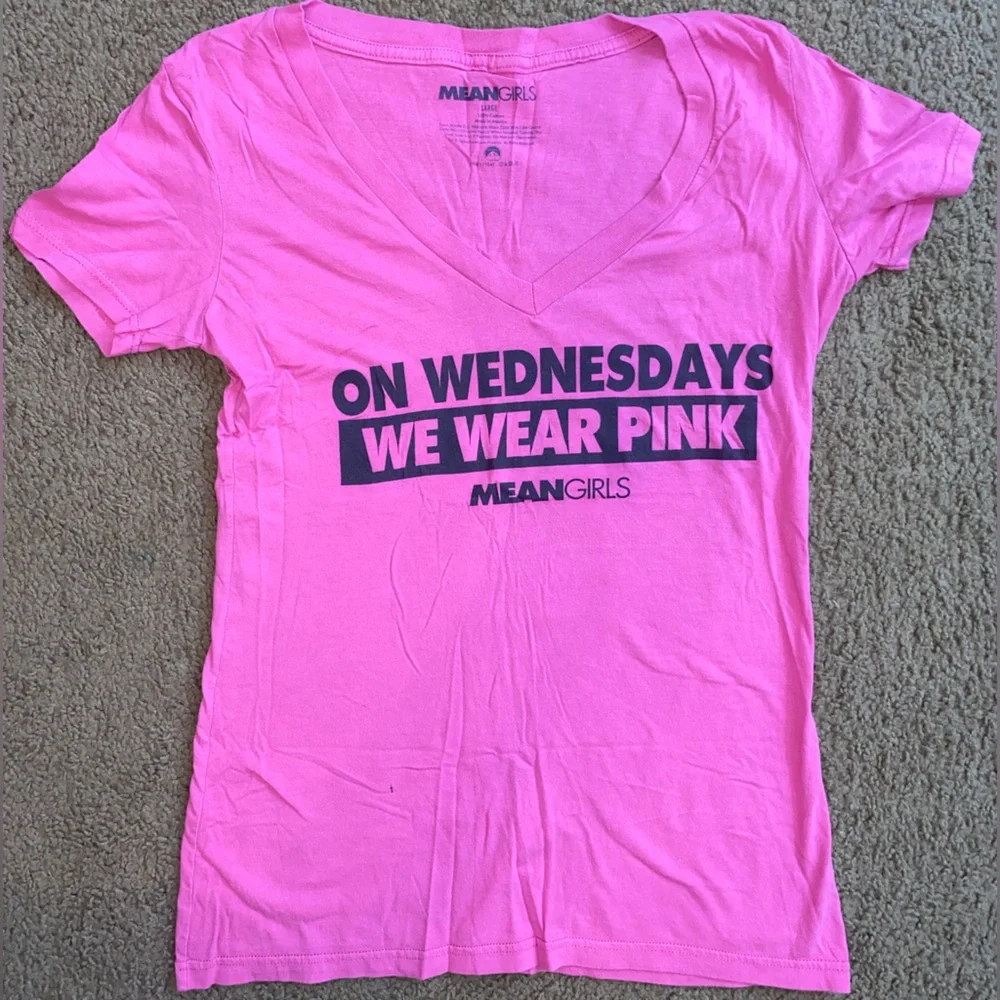 5/$20 Mean Girls “On Wednesdays We Wear Pink” tshirt